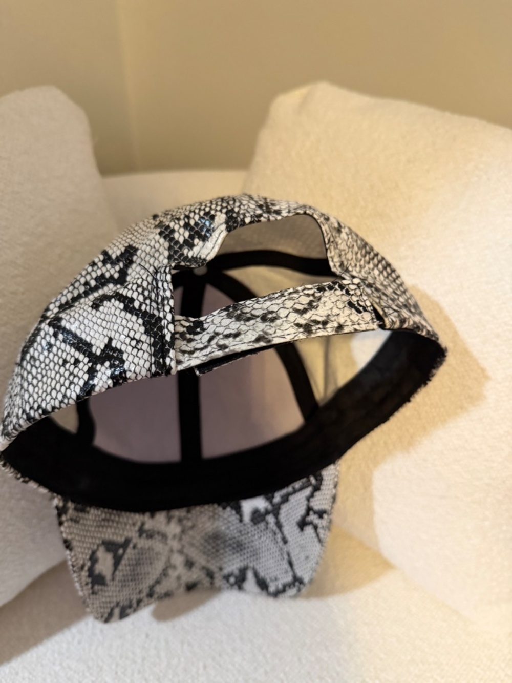 Snake Print Hat - Picture 3 of 3